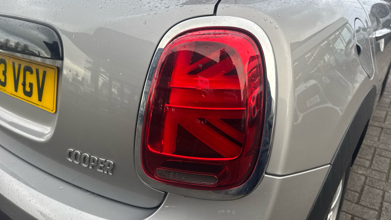 MINI Hatchback 1.5 Cooper Classic Premium 5dr Auto Petrol Hatchback